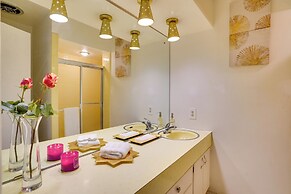 Charming Mid-century House - Just Steps to Lake!