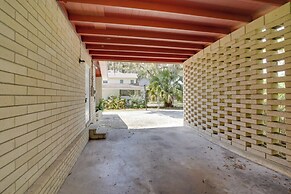 Charming Mid-century House - Just Steps to Lake!