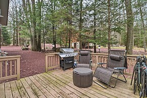 Deck & Fire Pit: Cozy Pocono Mountain Home