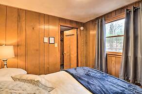 Deck & Fire Pit: Cozy Pocono Mountain Home