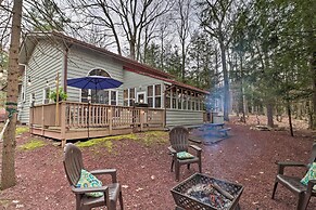 Deck & Fire Pit: Cozy Pocono Mountain Home