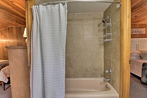 Deck & Fire Pit: Cozy Pocono Mountain Home