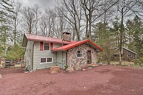 Deck & Fire Pit: Cozy Pocono Mountain Home