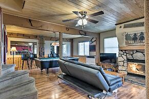 Lavish Ruidoso Condo w/ 2 Private Decks & Hot Tub!