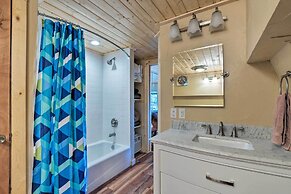 Lavish Ruidoso Condo w/ 2 Private Decks & Hot Tub!