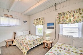 Steps to Ocean: Breezy Myrtle Beach Bungalow!