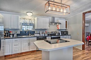 Game Room & Views: Lakefront Shelby Home!