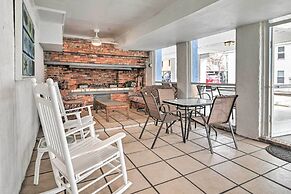 Ground Floor Unit: 10 Miles to Myrtle Beach