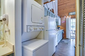 3 Mi to Moonshine Beach: Home w/ Deck & Yard