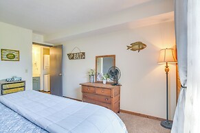 3 Mi to Moonshine Beach: Home w/ Deck & Yard