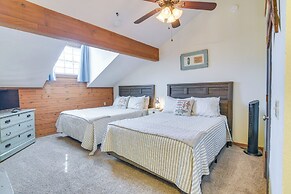 3 Mi to Moonshine Beach: Home w/ Deck & Yard