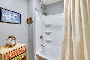 3 Mi to Moonshine Beach: Home w/ Deck & Yard