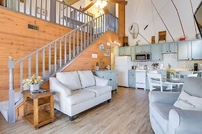 3 Mi to Moonshine Beach: Home w/ Deck & Yard