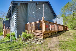 3 Mi to Moonshine Beach: Home w/ Deck & Yard