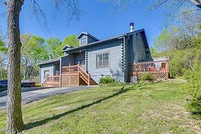 3 Mi to Moonshine Beach: Home w/ Deck & Yard