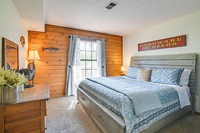 3 Mi to Moonshine Beach: Home w/ Deck & Yard