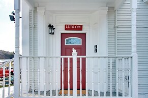 All-season Ludlow Apartment: 3 Mi to Okemo Resort!