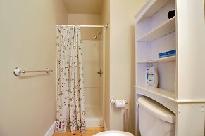 All-season Ludlow Apartment: 3 Mi to Okemo Resort!