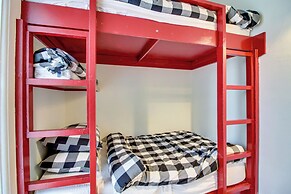 All-season Ludlow Apartment: 3 Mi to Okemo Resort!