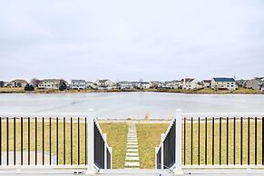 Spacious Waterfront Yorkville Getaway w/ Yard