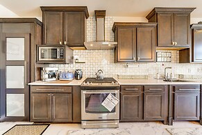 Spacious Waterfront Yorkville Getaway w/ Yard