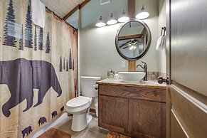 Donnelly Cabin w/ Fire Pit: 5 Mi to Boat & Ski!