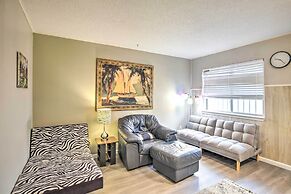 Pet-friendly Dallas Townhome w/ Outdoor Grill