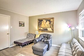 Pet-friendly Dallas Townhome w/ Outdoor Grill