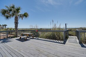 Oceanfront Gem w/ Deck in North Myrtle Beach