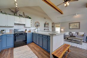 Reeds Spring Retreat w/ Lakeview Deck + Grill