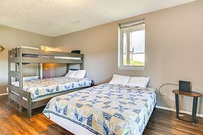 Reeds Spring Retreat w/ Lakeview Deck + Grill