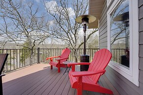 Reeds Spring Retreat w/ Lakeview Deck + Grill
