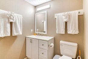 Reeds Spring Retreat w/ Lakeview Deck + Grill