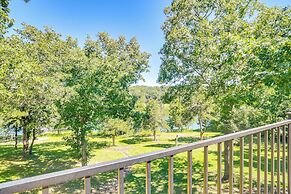 Reeds Spring Retreat w/ Lakeview Deck + Grill