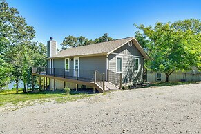 Reeds Spring Retreat w/ Lakeview Deck + Grill