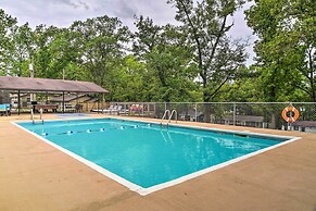 Reeds Spring Retreat w/ Lakeview Deck + Grill