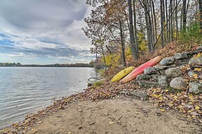 Lakefront Hawks Getaway - Fire Pit & Kayaks!