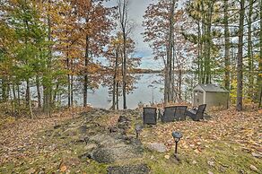 Lakefront Hawks Getaway - Fire Pit & Kayaks!