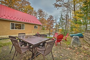 Lakefront Hawks Getaway - Fire Pit & Kayaks!