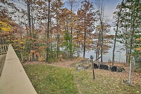 Lakefront Hawks Getaway - Fire Pit & Kayaks!