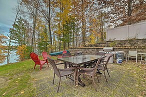 Lakefront Hawks Getaway - Fire Pit & Kayaks!