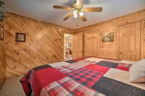 Lakefront Hawks Getaway - Fire Pit & Kayaks!