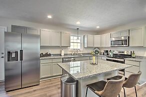 Stunning New Market Home w/ Mtn Views & Hot Tub!