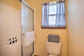 'the Brewer Guesthouse' Tiny Home w/ Patio & Yard!