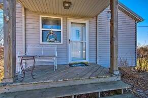 'the Brewer Guesthouse' Tiny Home w/ Patio & Yard!