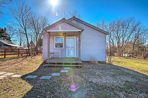 'the Brewer Guesthouse' Tiny Home w/ Patio & Yard!