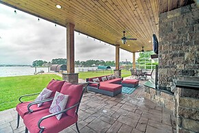 Lavish Lakefront House w/ Pool Table & Patio!