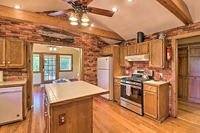 Norfork Lake Getaway: Deck, 6 Mi to Main St!
