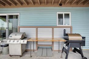 Coastal Haven Getaway ~ 1 Mi to Mill Beach!