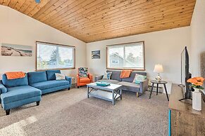 Coastal Haven Getaway ~ 1 Mi to Mill Beach!